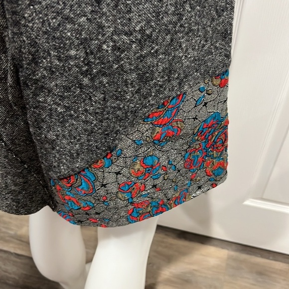 Stella McCarthy gray sleevless fit and flare dress with floral details - Picture 5 of 10